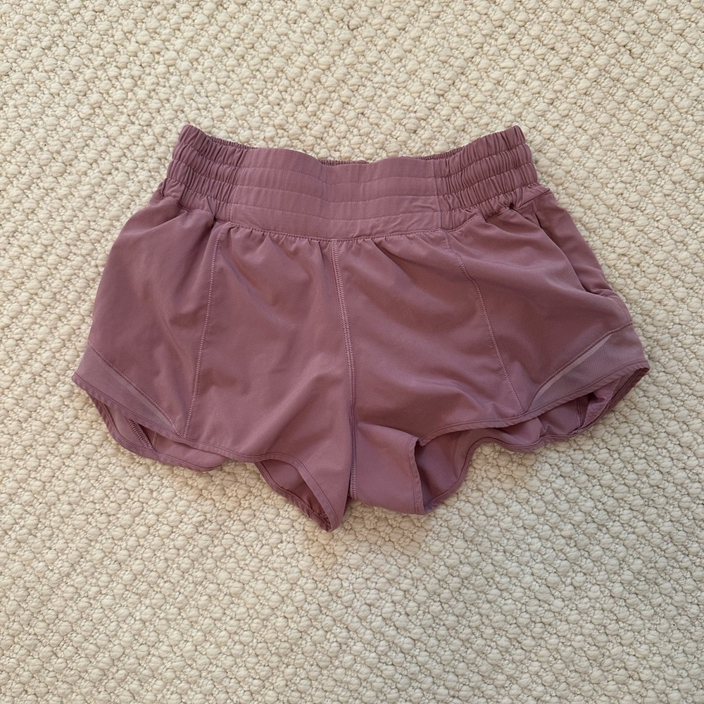 Lululemon Hotty Hot 2.5” shorts Low Rise. Size 4. Color Figue